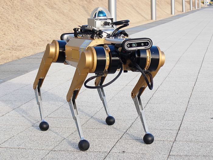 現場課題を支える！カスタマイズ可能な「国産製 四脚歩行ロボット」の
